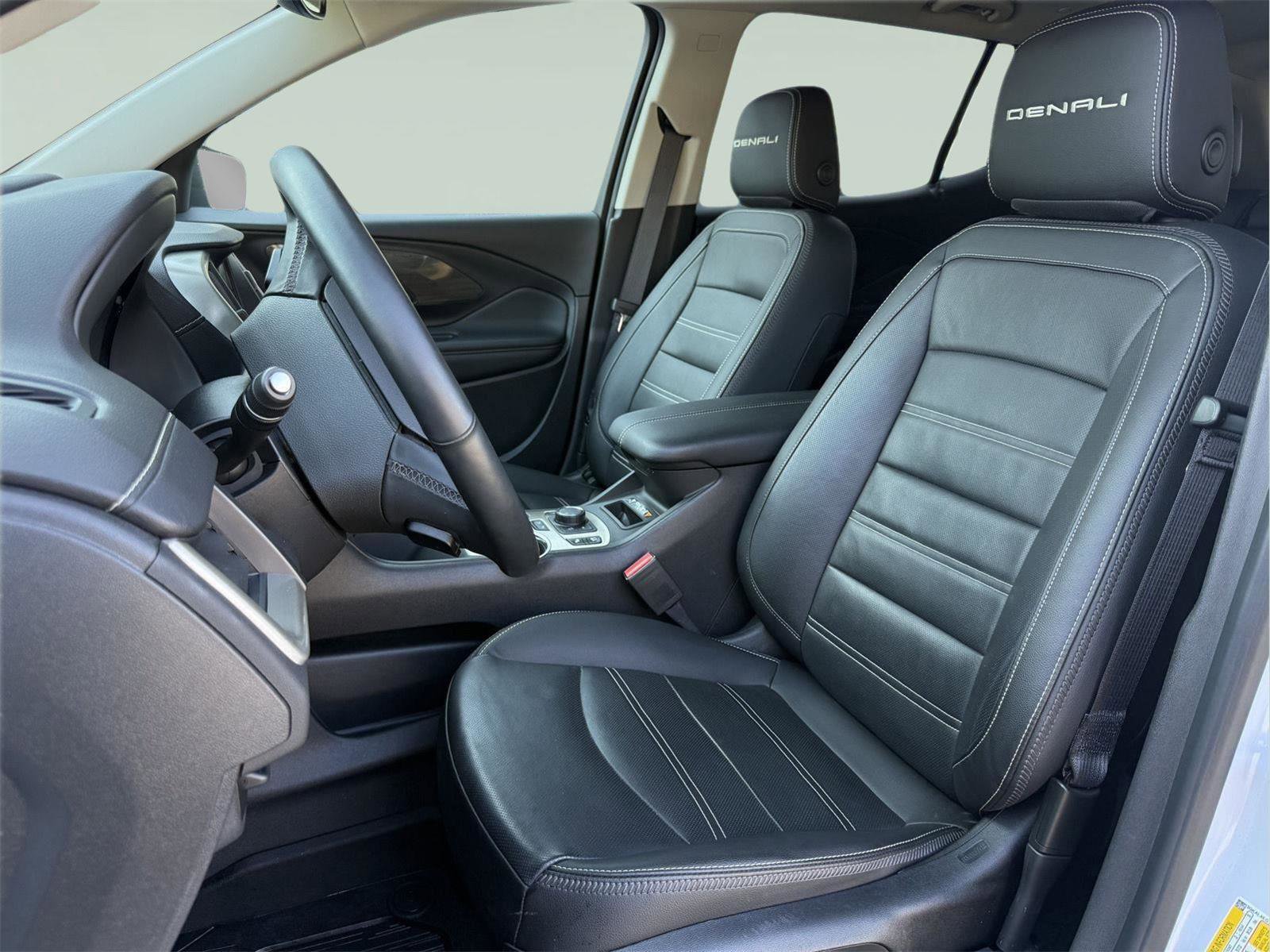 Used 2023 GMC Terrain Denali w/ Denali Premium Package image 12