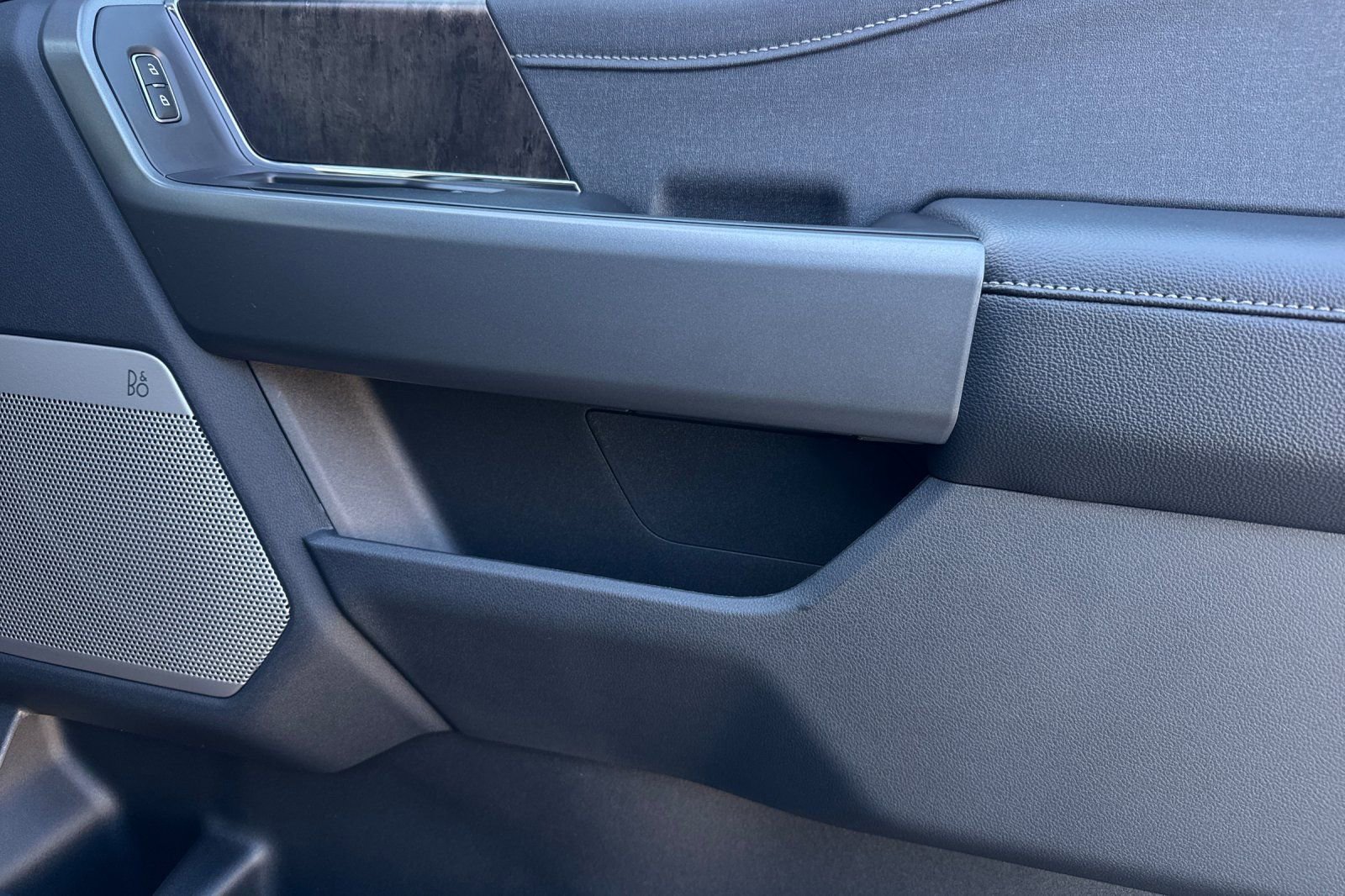 New 2026 Ford F250 Lariat w/ Black Appearance Package image 18