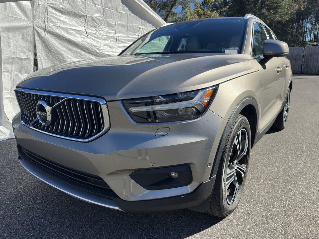 Used 2020 Volvo XC40 T4 Inscription image 9