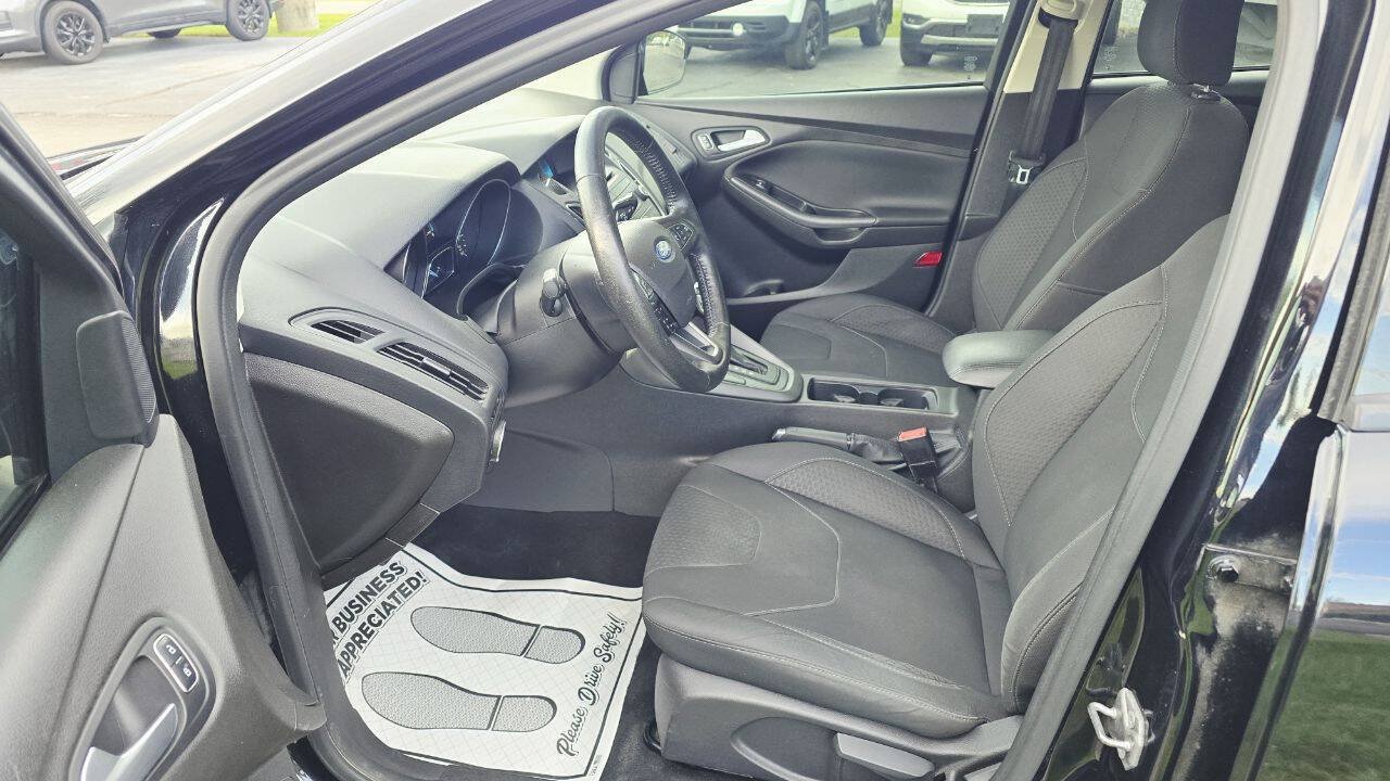 Used 2016 Ford Focus SE w/ Equipment Group 201A FWD image 10