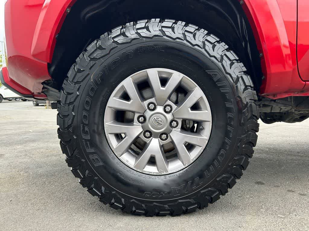 Used 2016 Toyota Tacoma SR5 w/ SR5 Appearance Package (SN) AWD/4WD image 8