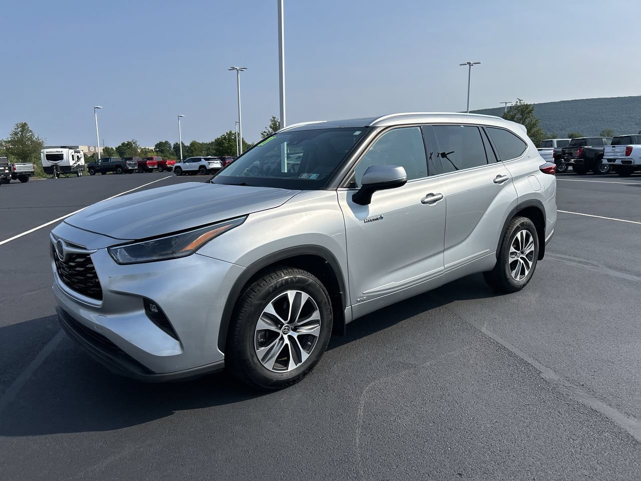Used 2021 Toyota Highlander XLE w/ Protection Package #3 (TMS) AWD/4WD video 3