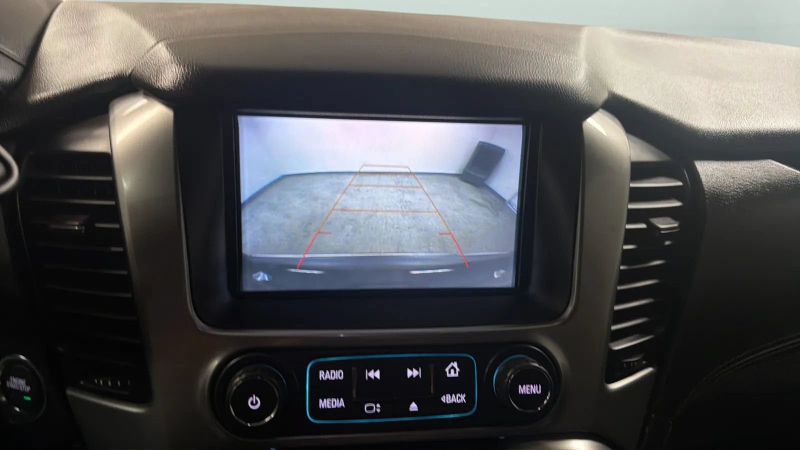 Used 2018 Chevrolet Tahoe Premier RWD image 14