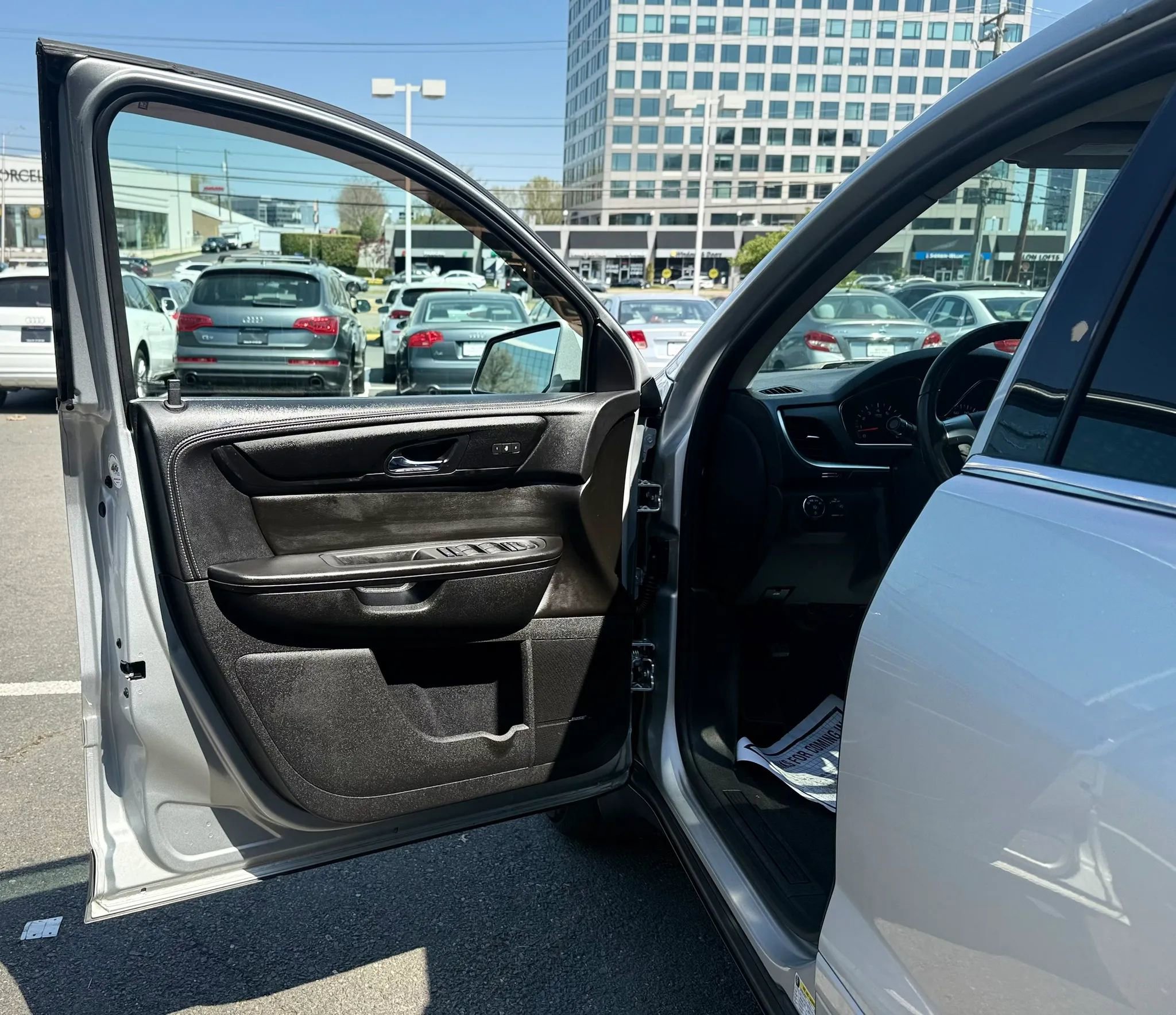 Used 2017 Chevrolet Traverse LT image 9