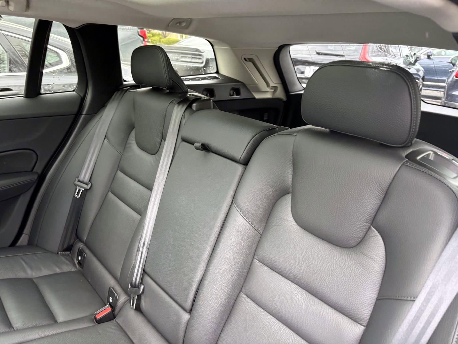 Used 2025 Volvo V60 B5 Cross Country Plus image 23