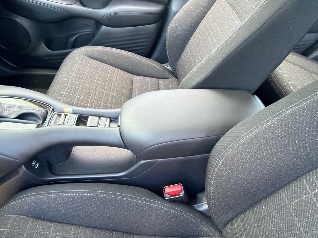 Used 2025 Honda HR-V LX image 13