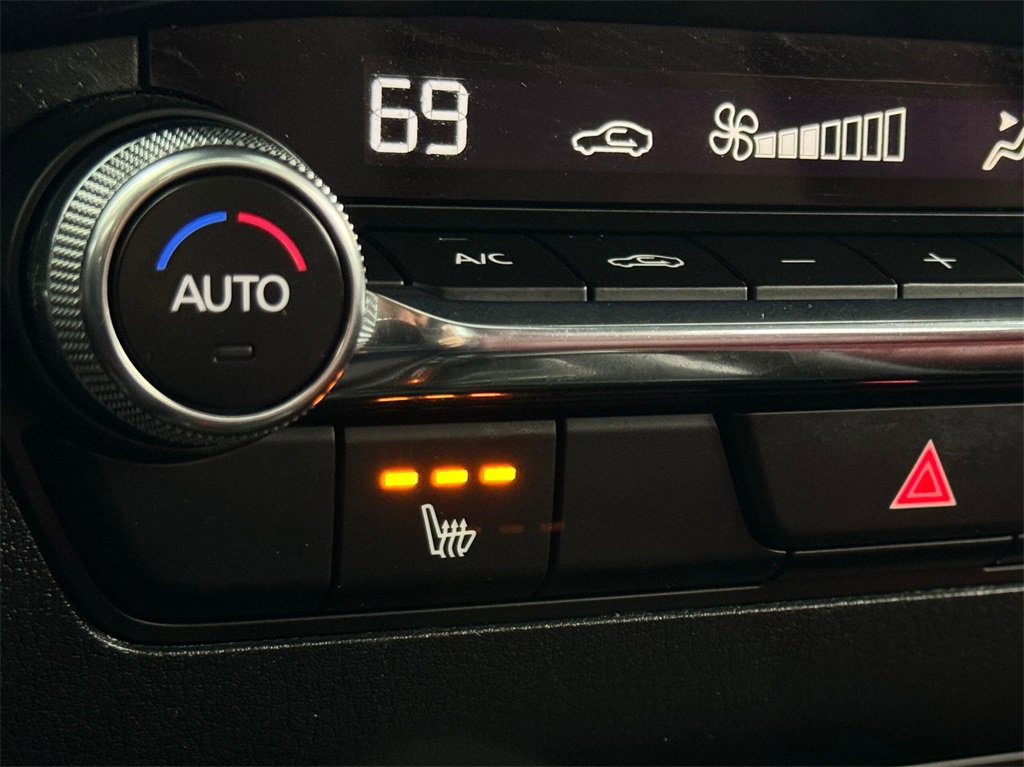 Used 2024 MAZDA MAZDA3 s image 32