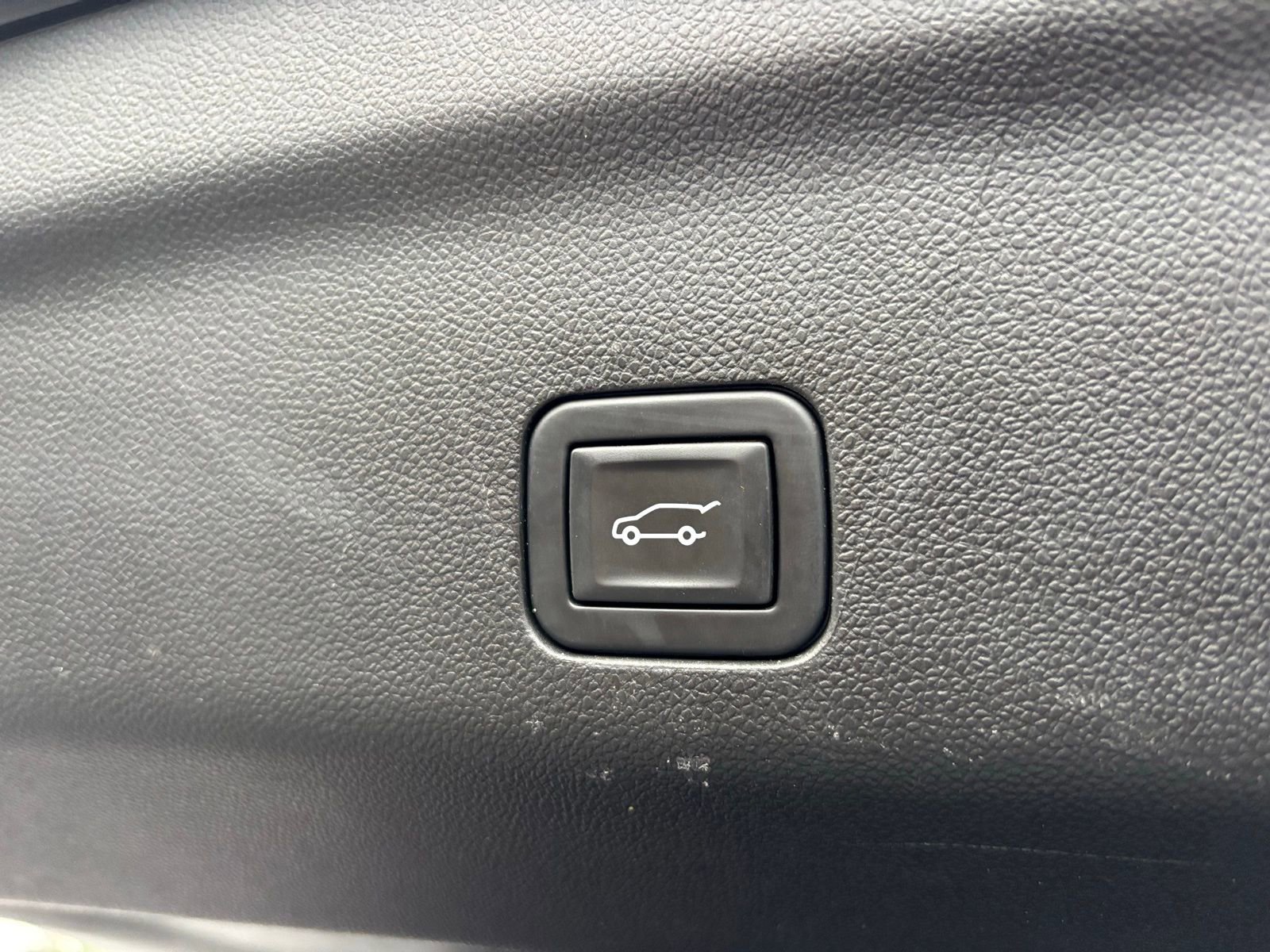 Used 2023 GMC Yukon Denali w/ Max Trailering Package image 18