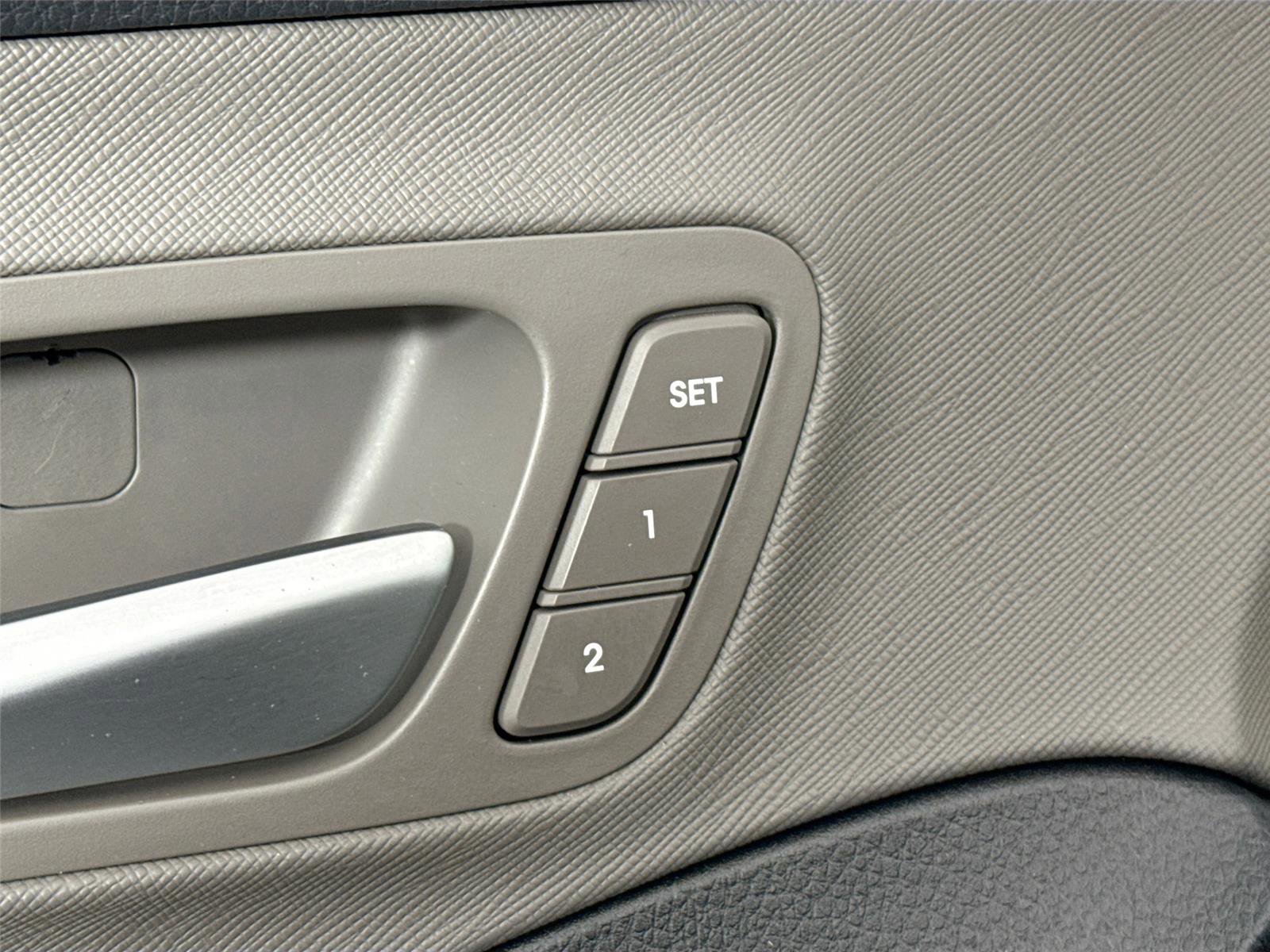 Used 2017 Hyundai Santa Fe SE image 33