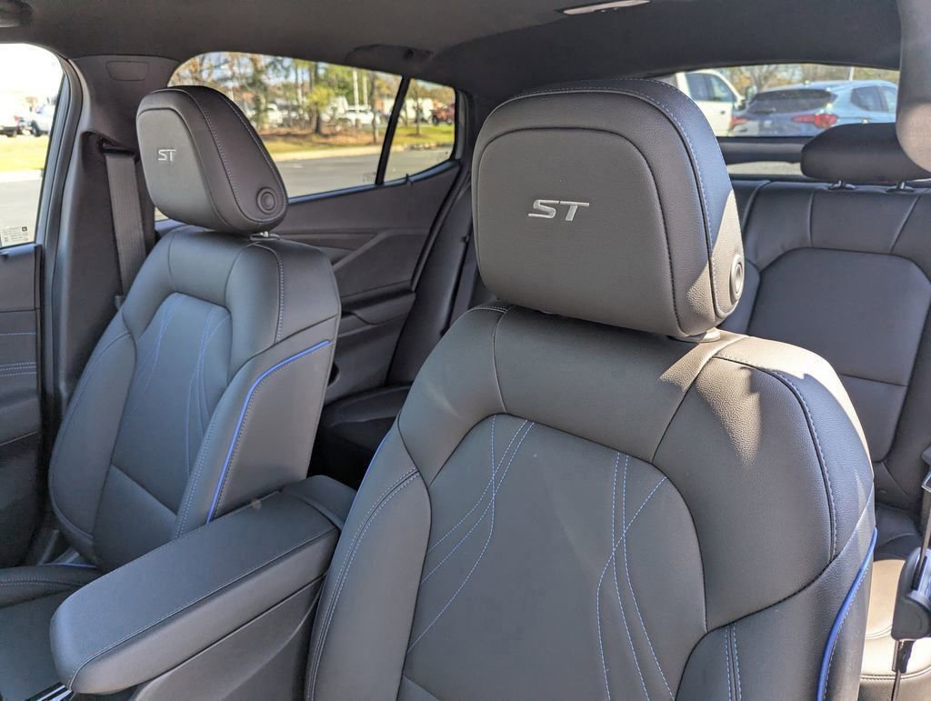 New 2026 Buick Envista Sport Touring image 11