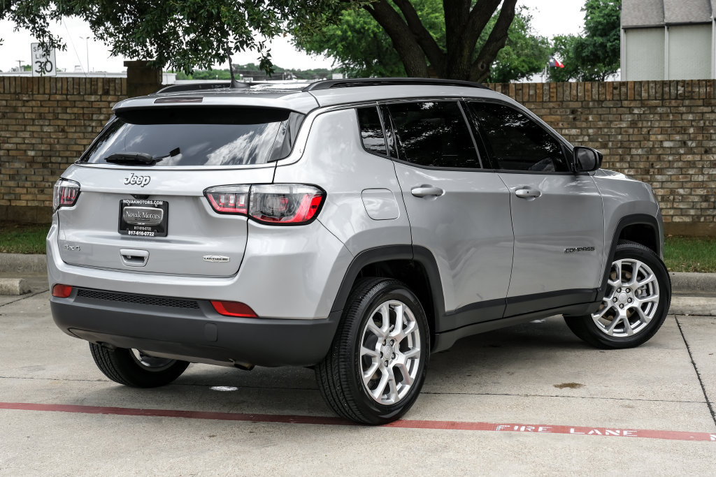Used 2023 Jeep Compass Latitude AWD/4WD image 15
