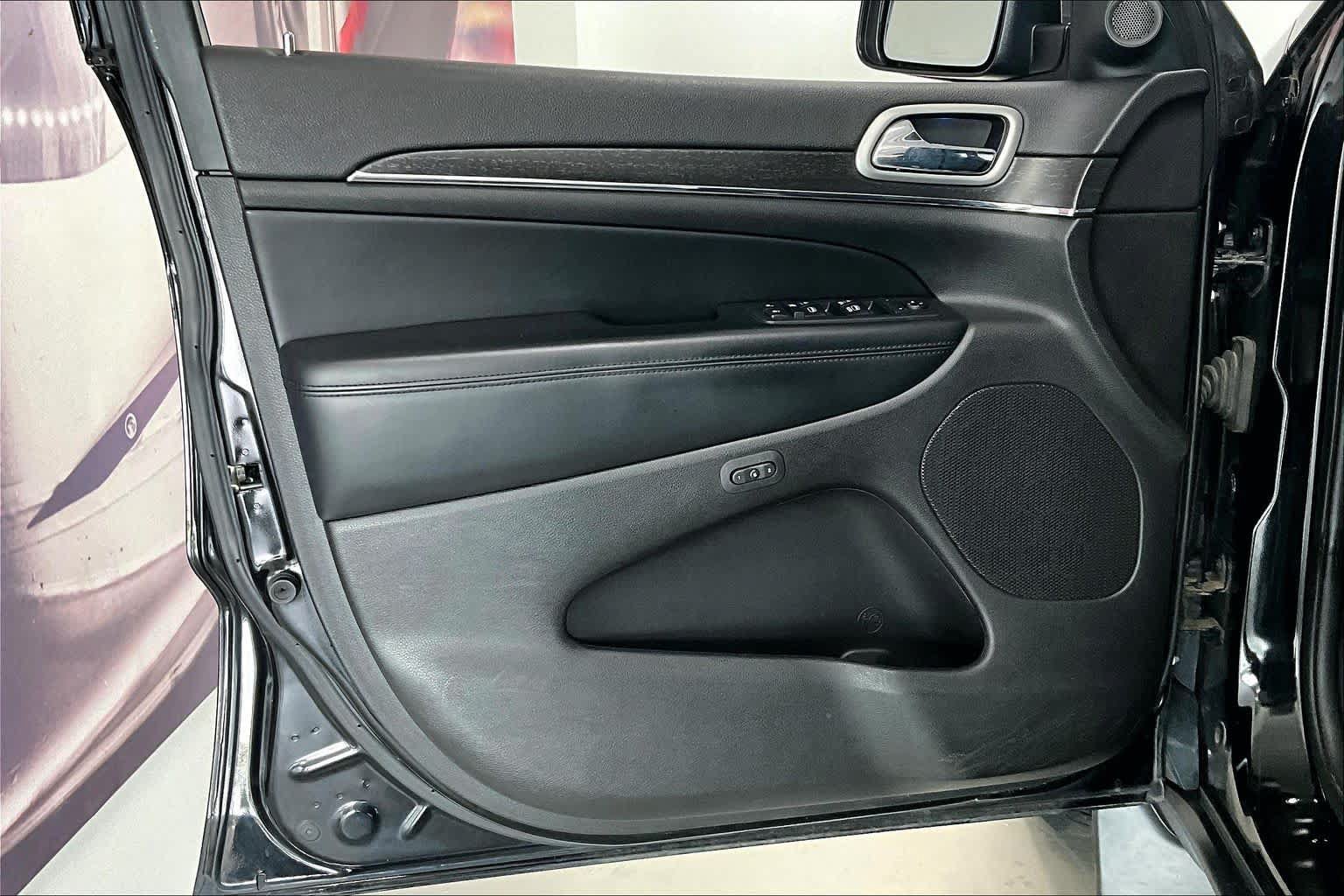 Used 2018 Jeep Grand Cherokee Limited AWD/4WD image 24