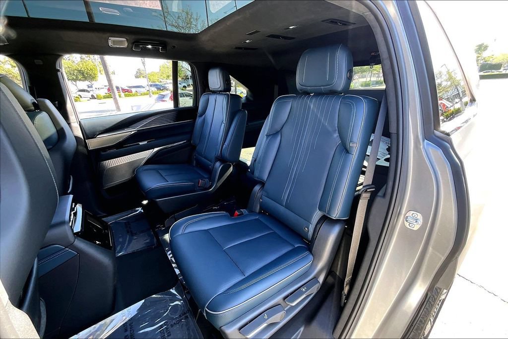 New 2026 Cadillac Escalade IQ Luxury 2 w/ LPO, Floor Liner Package AWD/4WD image 29