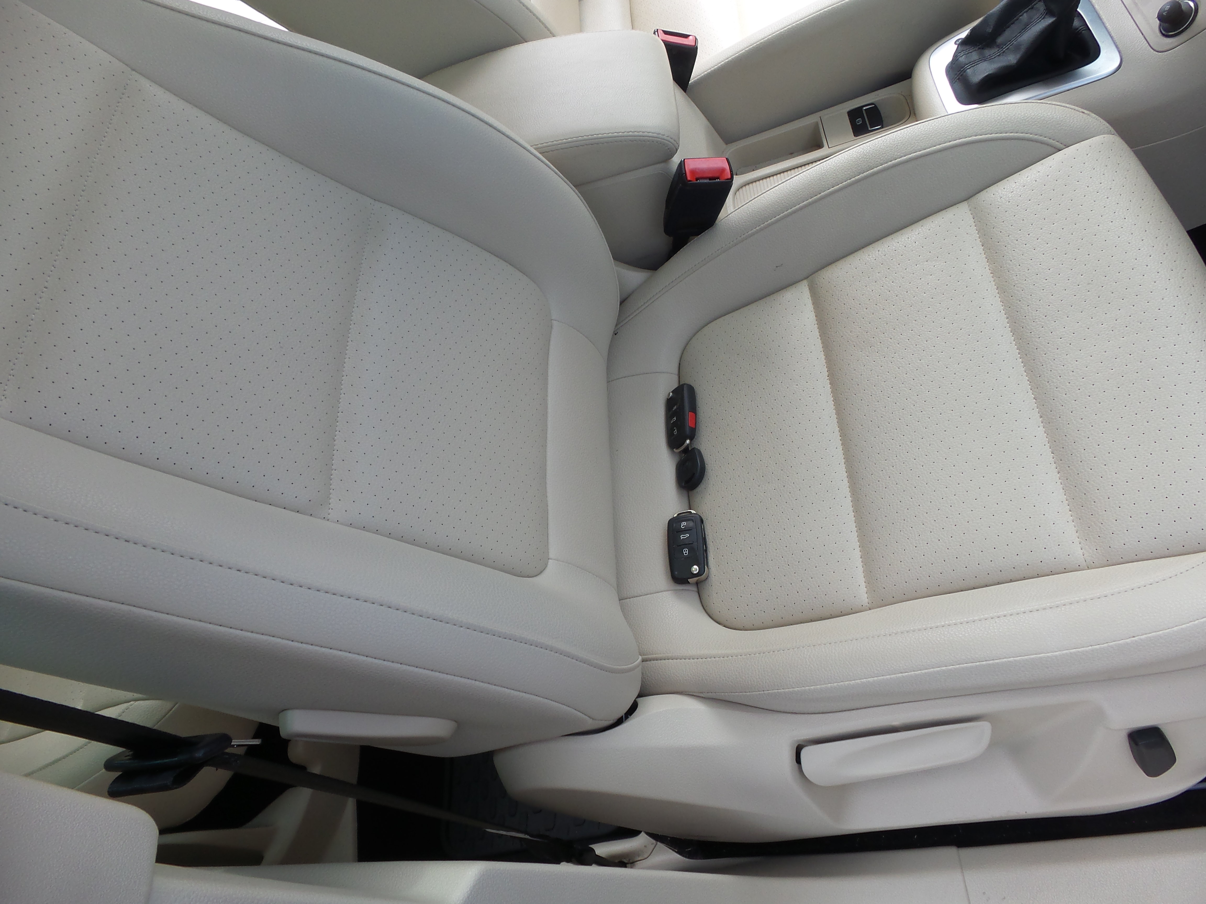 Used 2015 Volkswagen Tiguan SEL FWD image 50