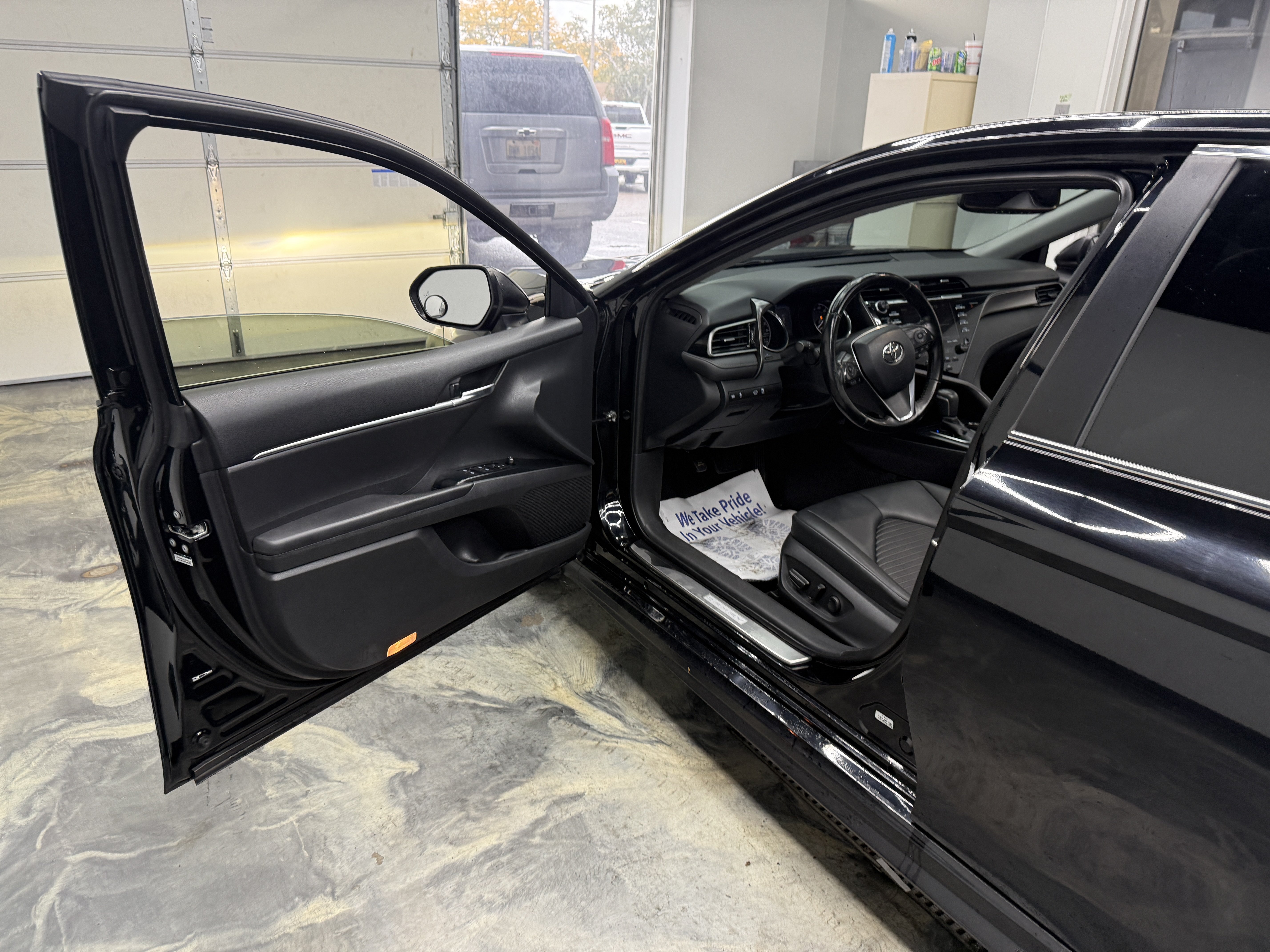 Used 2019 Toyota Camry SE FWD image 8