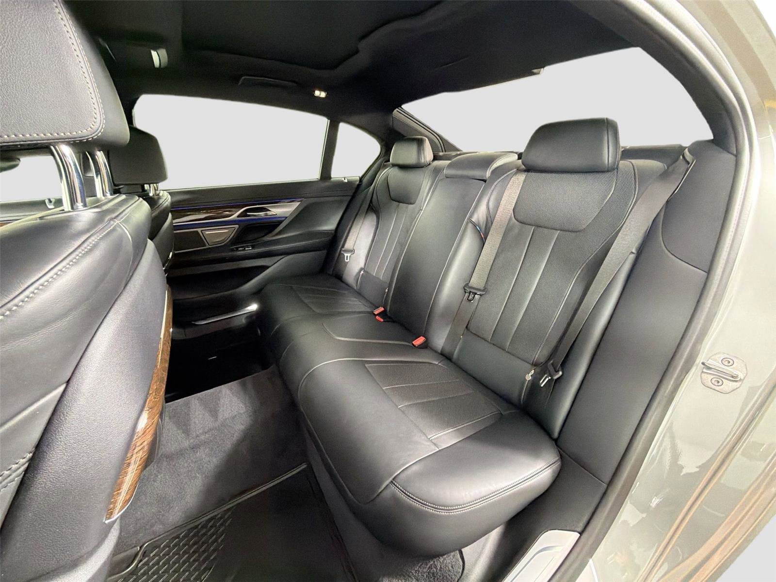 Used 2020 BMW 740i w/ M Sport Package RWD image 25