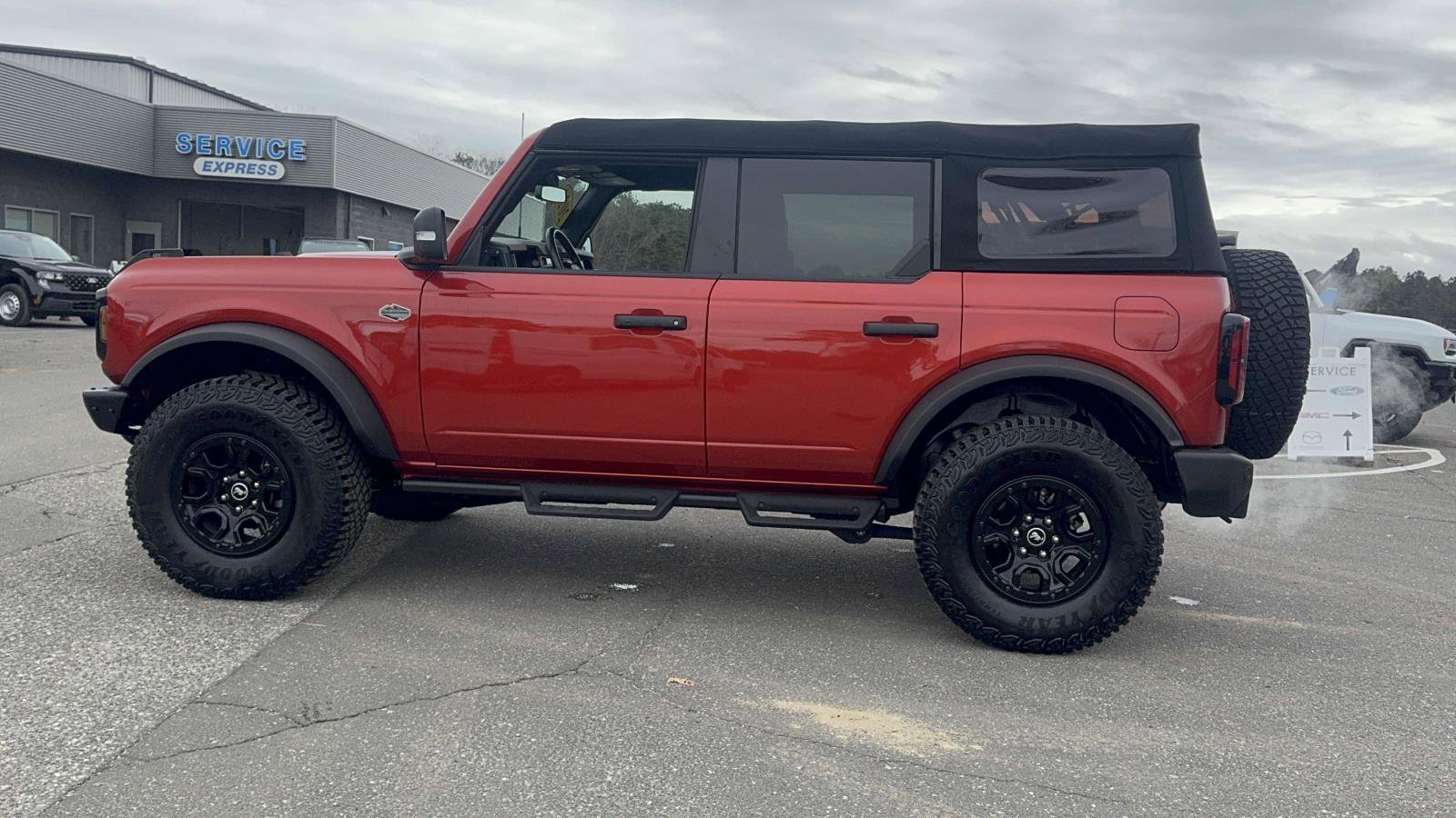 Used 2024 Ford Bronco Wildtrak image 4