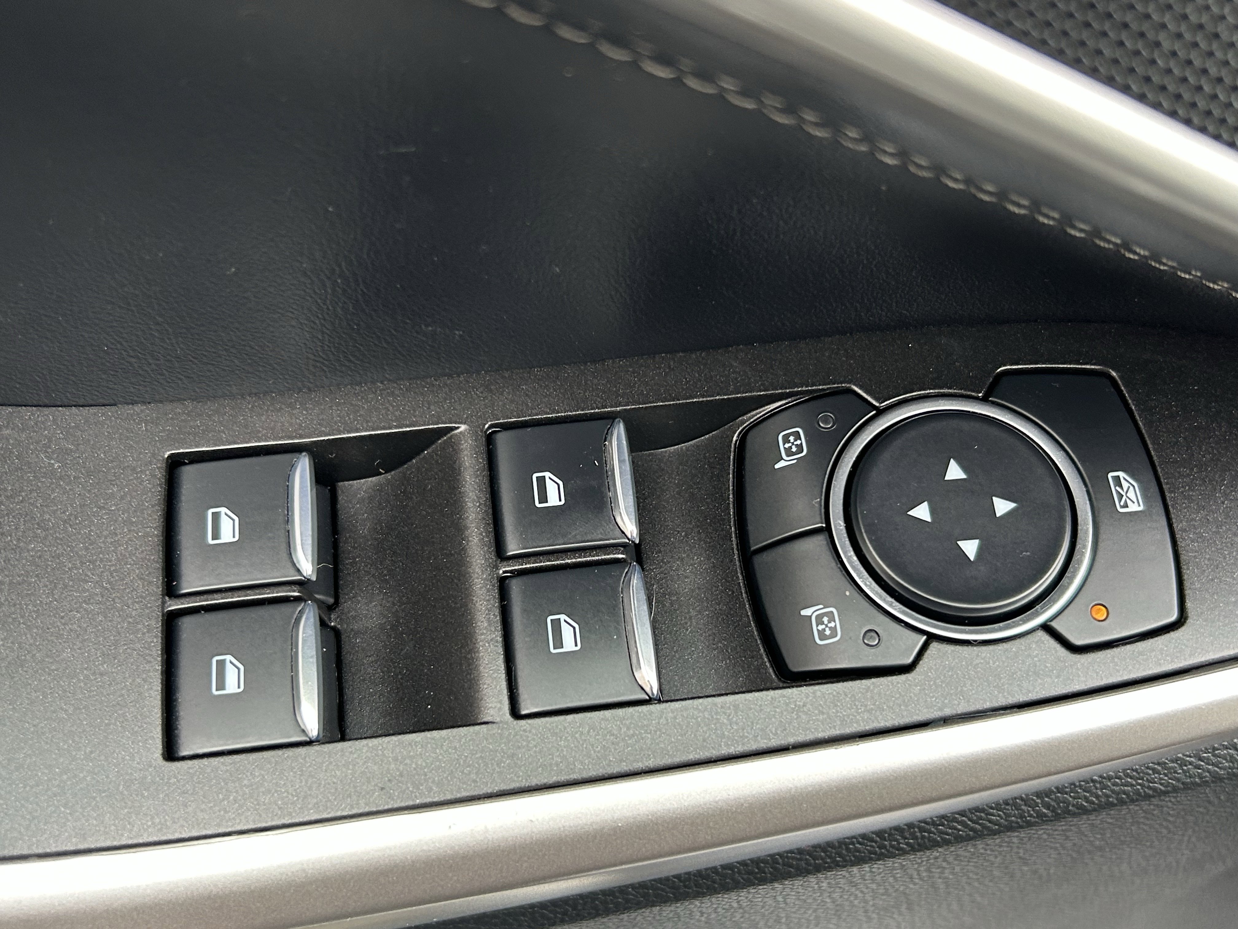 Used 2023 Ford Explorer XLT w/ Equipment Group 202A image 12