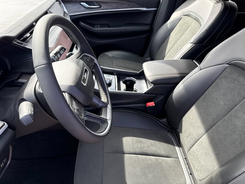 New 2026 Jeep Grand Cherokee Altitude AWD/4WD image 19