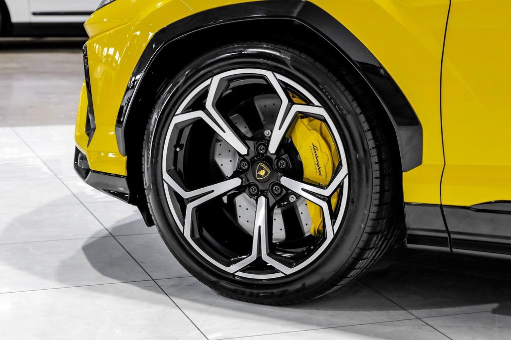 Used 2022 Lamborghini Urus AWD/4WD image 50