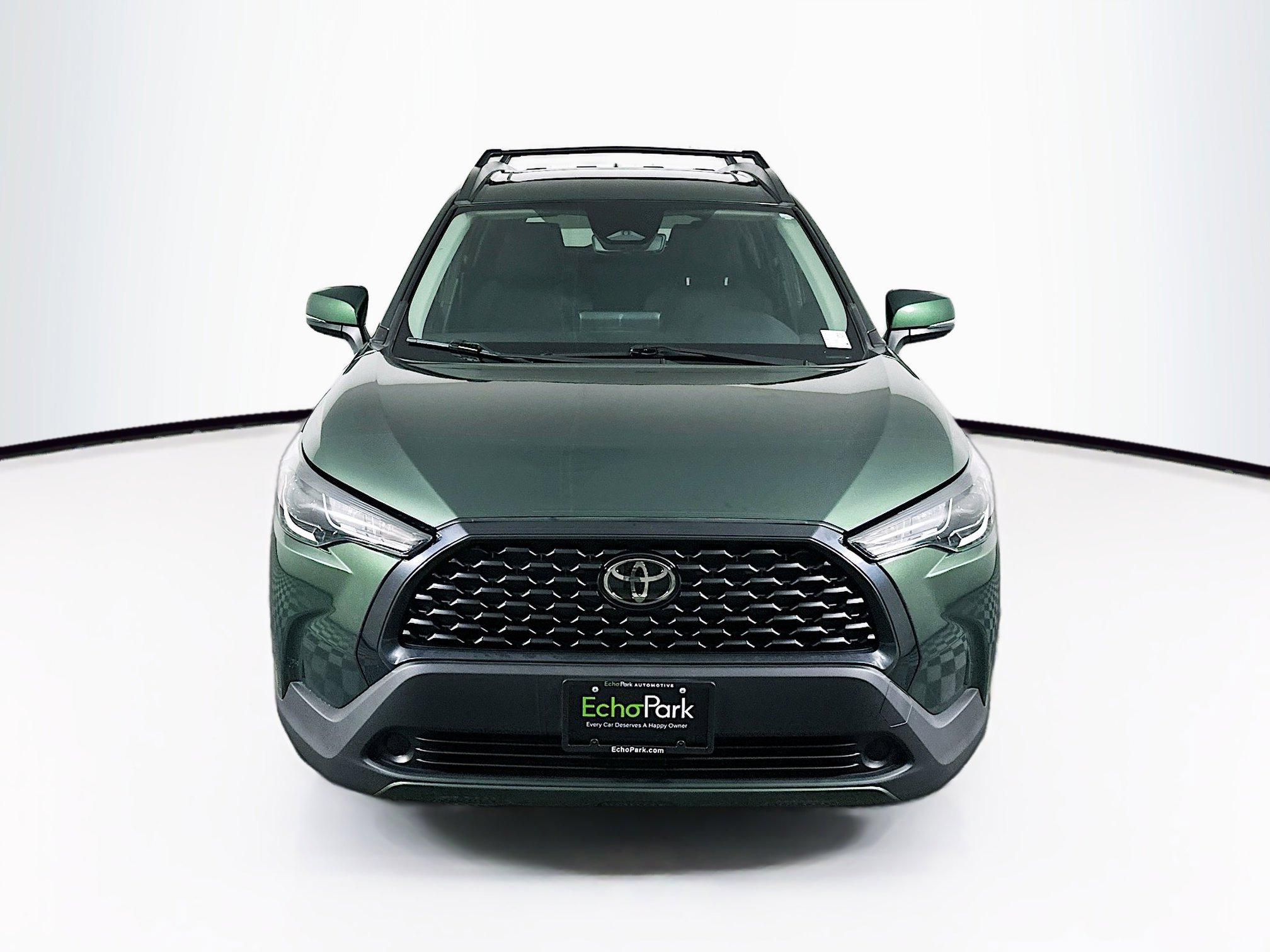 Used 2024 Toyota Corolla Cross LE w/ Moonroof Package image 2