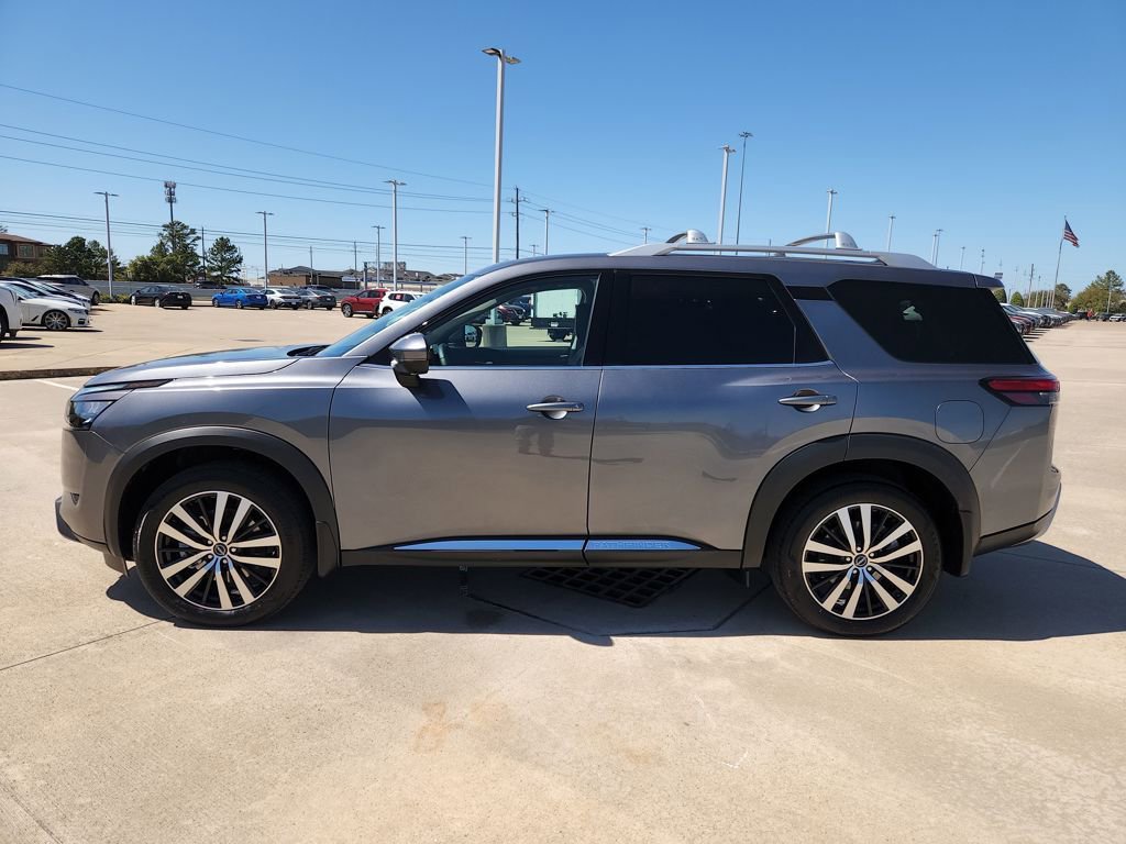 Used 2025 Nissan Pathfinder Platinum w/ Cargo Package image 8