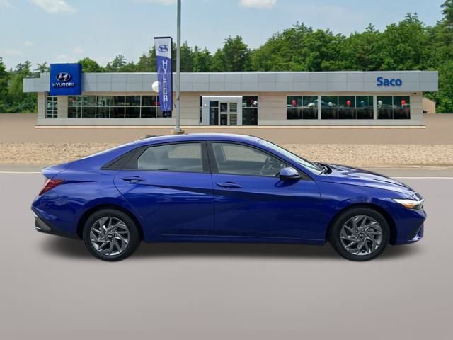 Used 2024 Hyundai Elantra SEL image 5