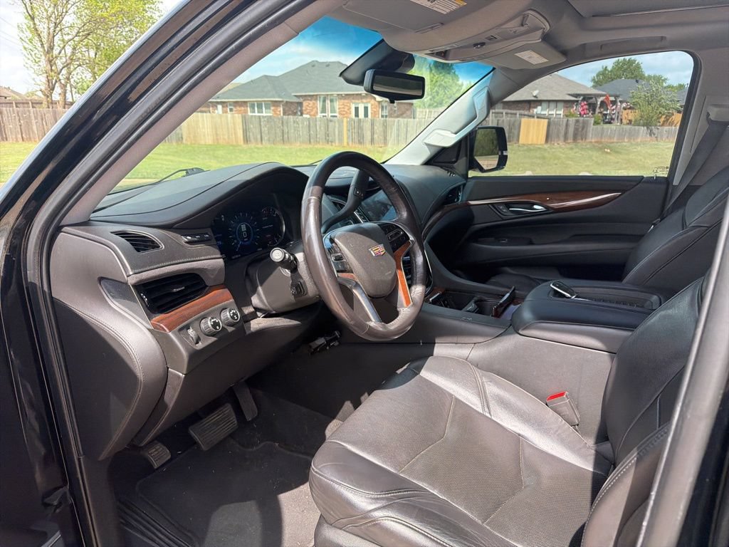 Used 2020 Cadillac Escalade Luxury AWD/4WD image 11
