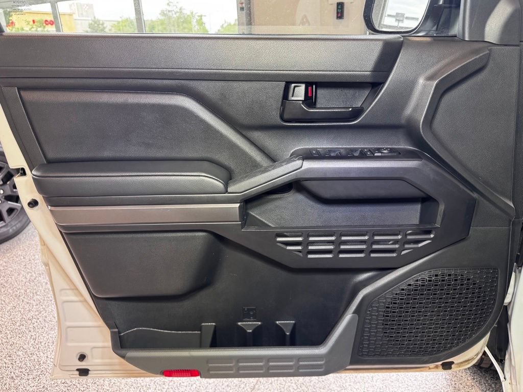 Certified 2025 Toyota Tacoma SR5 AWD/4WD image 23