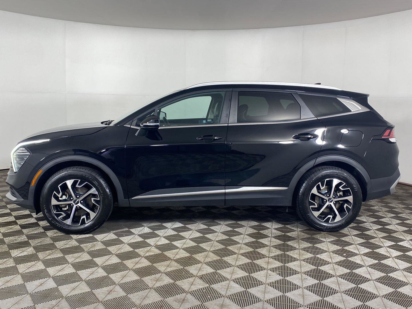 Used 2024 Kia Sportage EX AWD/4WD image 9