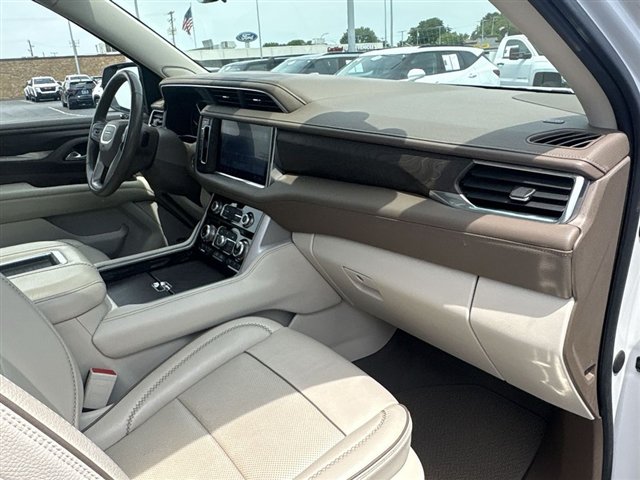 Used 2021 GMC Yukon XL Denali w/ Denali Premium Package AWD/4WD image 30