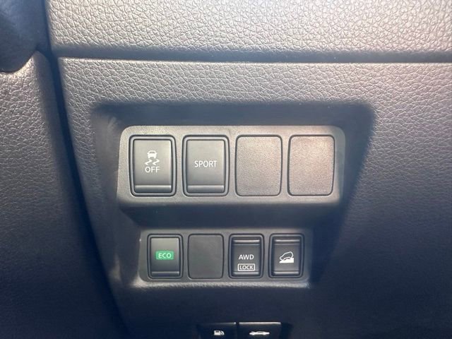 Used 2016 Nissan Rogue S AWD/4WD image 15