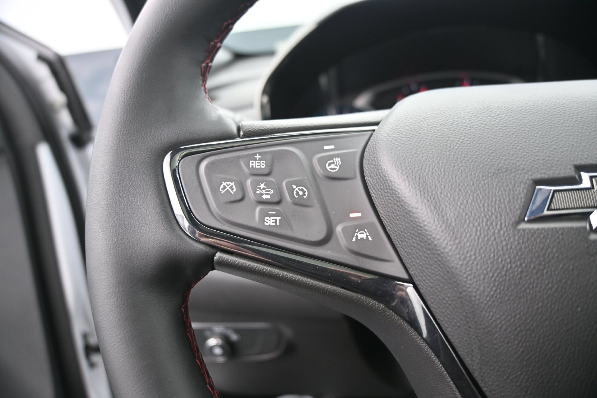 Used 2024 Chevrolet Equinox RS w/ RS Leather Package AWD/4WD image 23