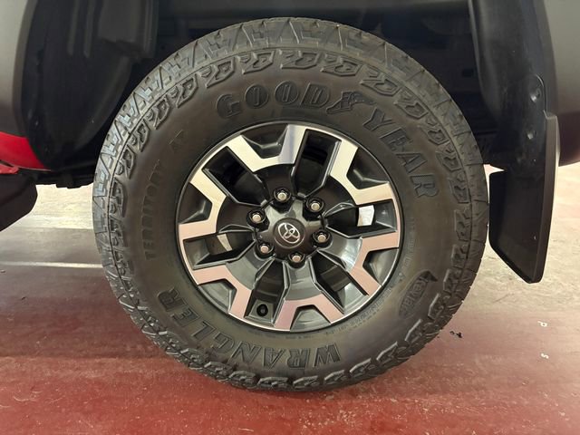 Used 2022 Toyota Tacoma TRD Off-Road w/ Technology Package image 26
