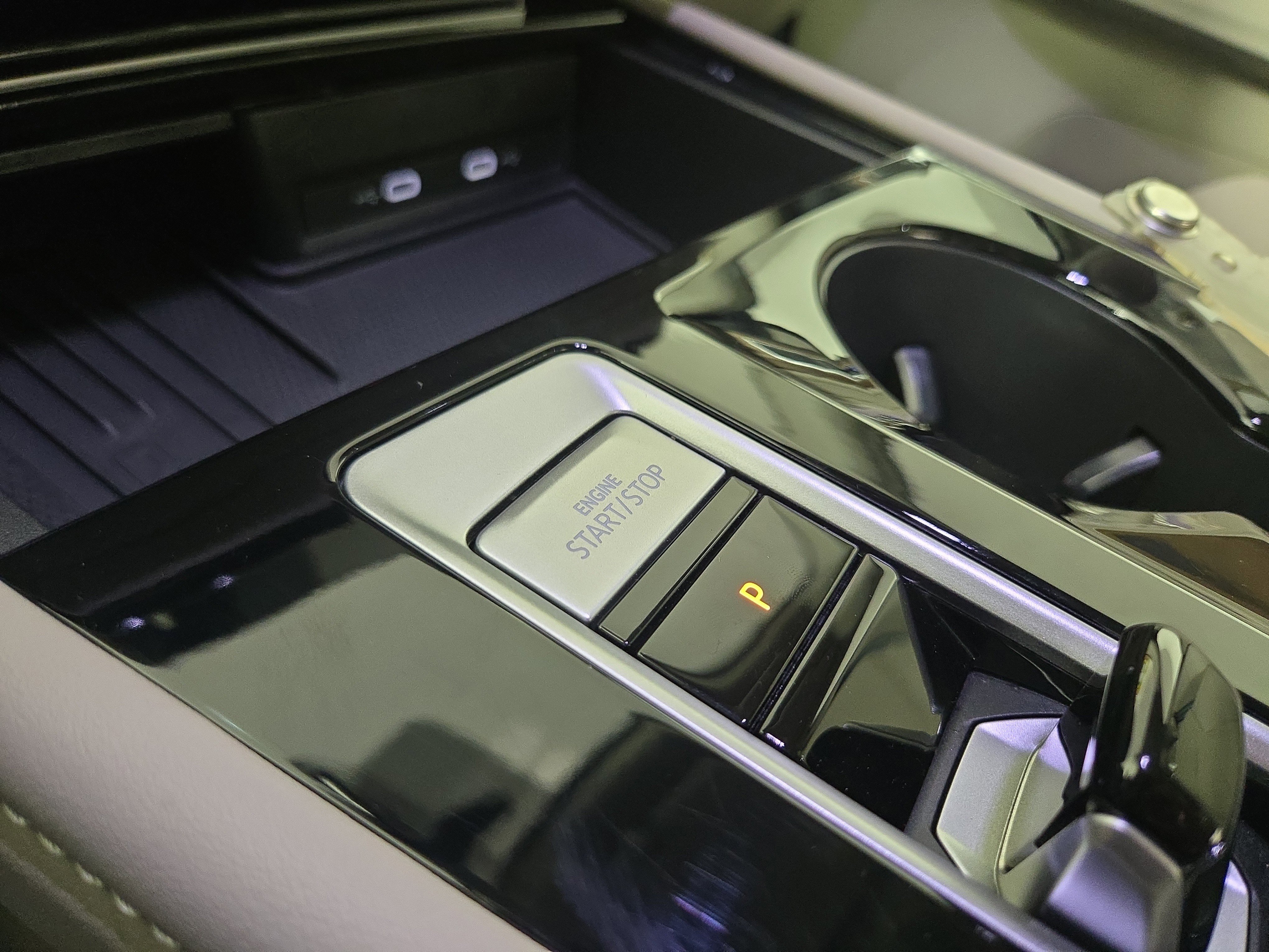 Used 2025 Volkswagen Atlas SE image 26