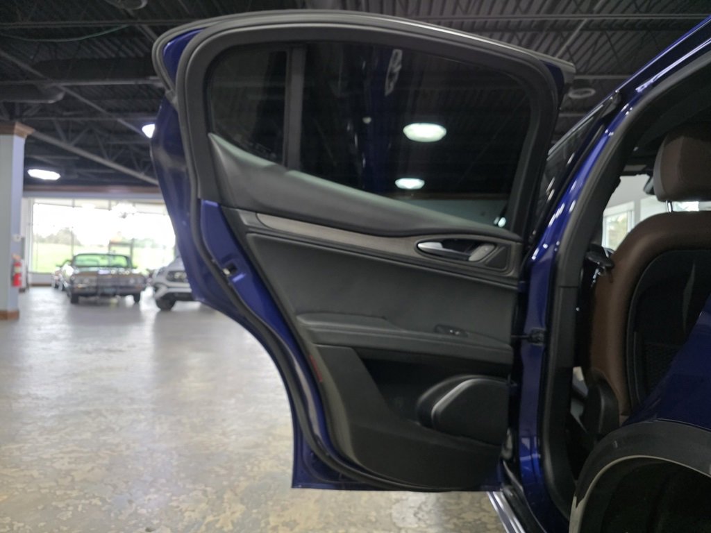 Used 2022 Alfa Romeo Stelvio Ti image 18
