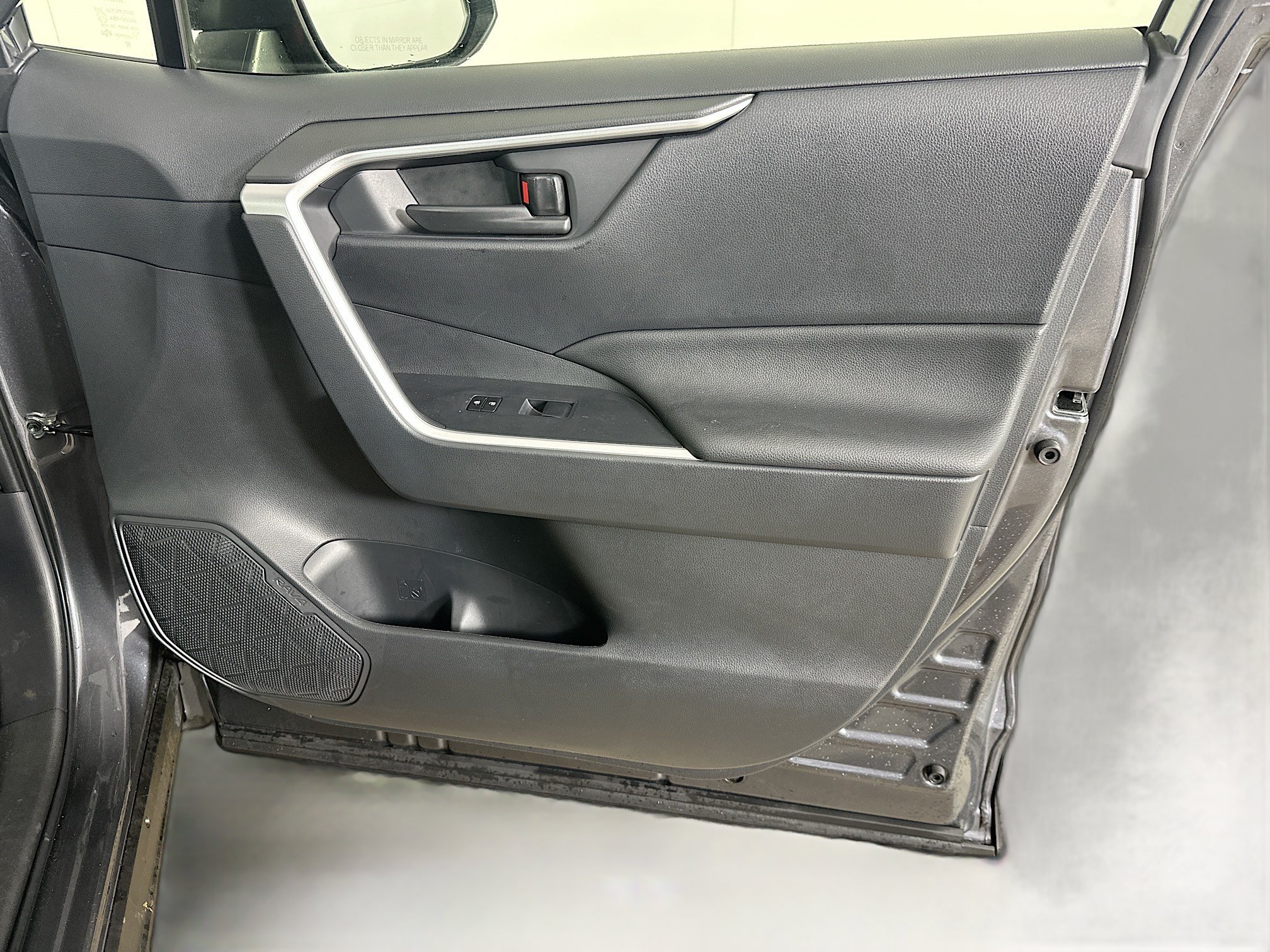 Used 2025 Toyota RAV4 LE AWD/4WD image 30