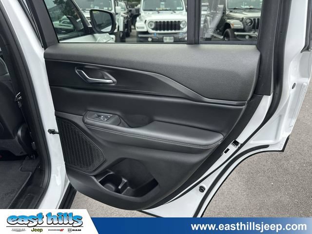 Certified 2025 Jeep Grand Cherokee Laredo X w/ Luxury Tech Group I AWD/4WD image 25