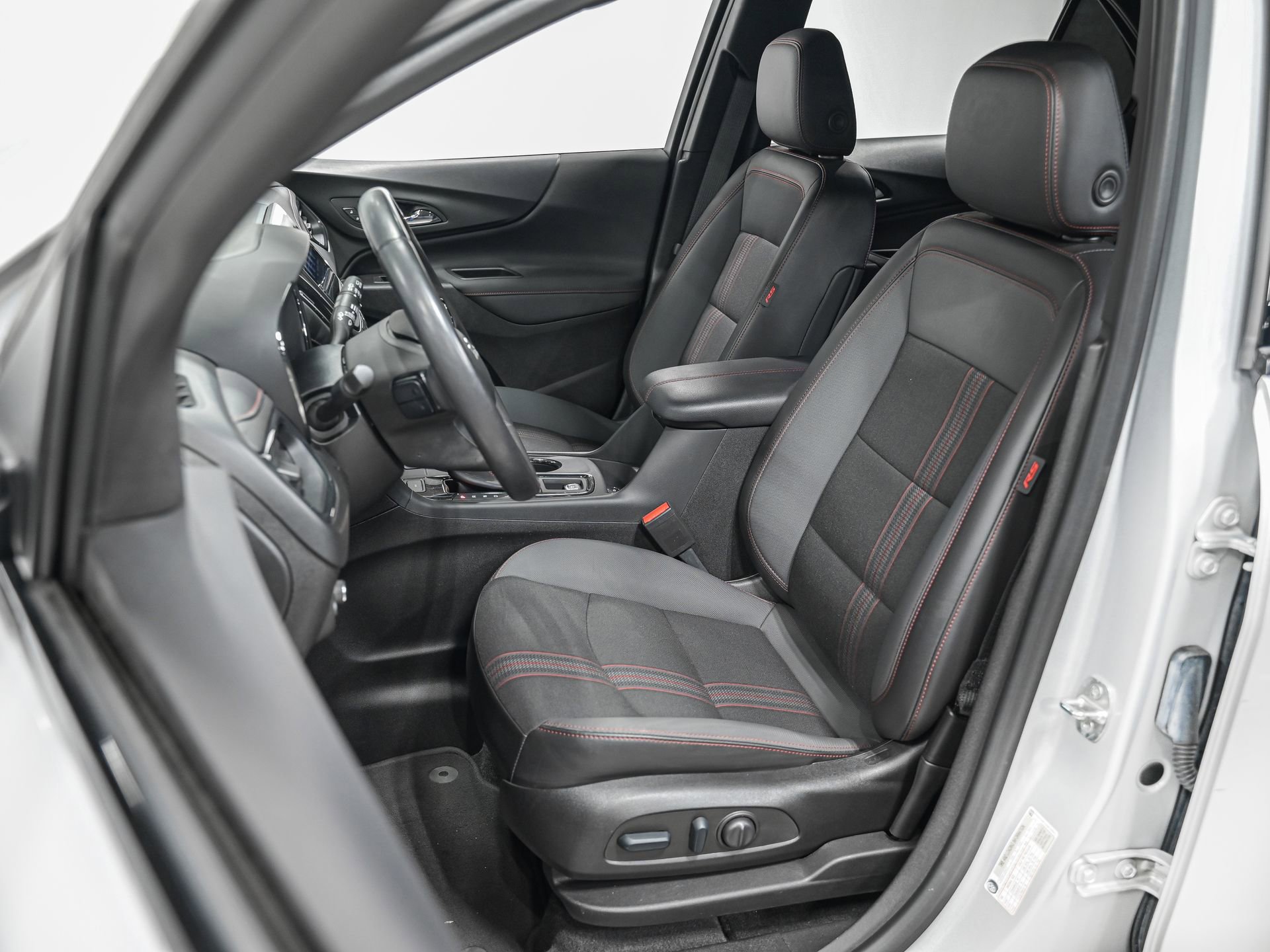 Used 2023 Chevrolet Equinox RS w/ RS Leather Package image 16