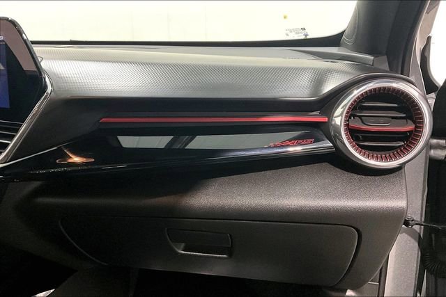 Used 2025 Chevrolet Trax RS w/ Sunroof Package image 28