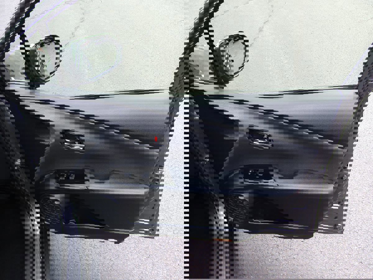 Used 2022 Toyota Prius LE image 27