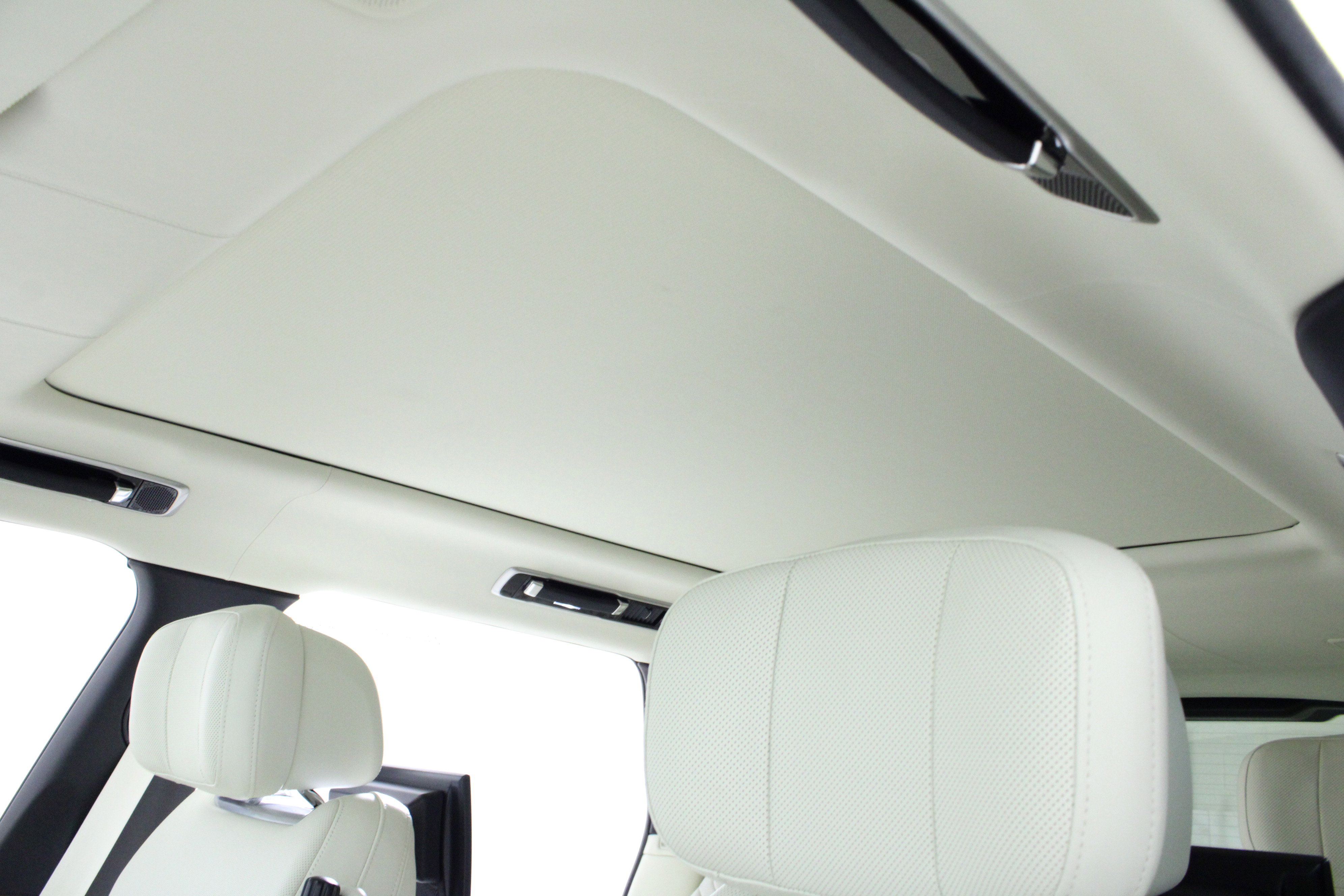 Used 2025 Land Rover Range Rover Autobiography image 30