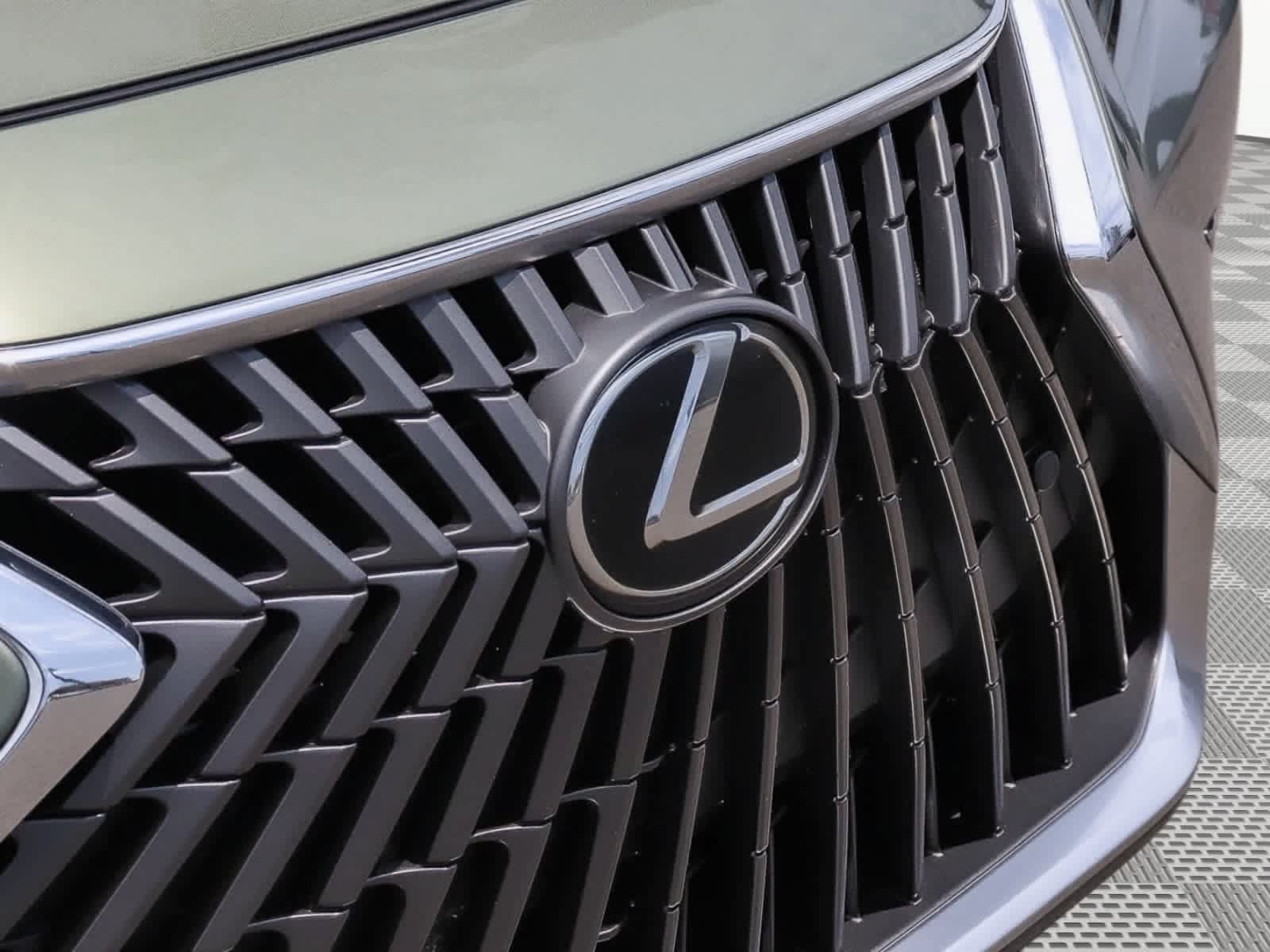 Used 2025 Lexus ES 350 w/ Premium Package FWD image 6