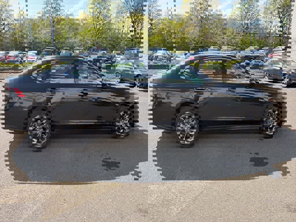 Used 2023 Honda Accord EX image 11