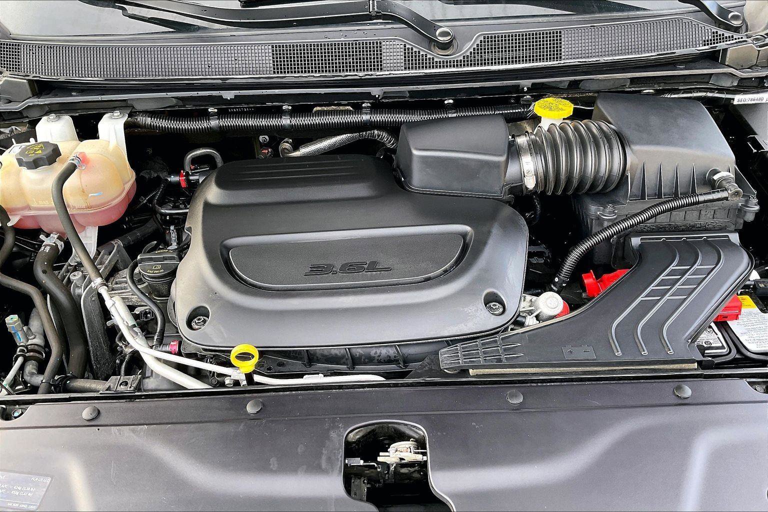 Used 2023 Chrysler Pacifica Touring-L image 11