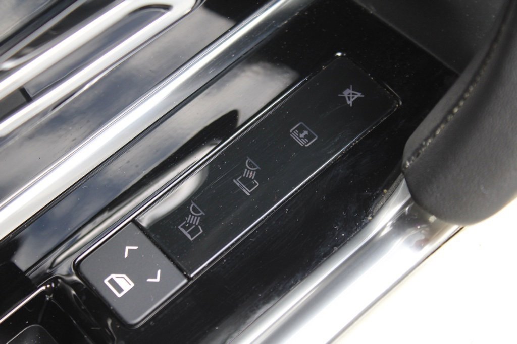 Used 2023 Land Rover Range Rover SE image 40