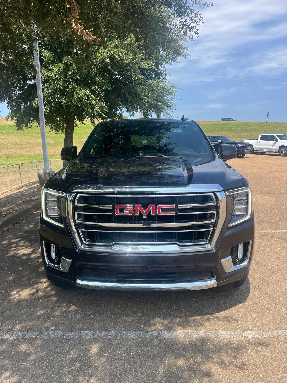 Used 2023 GMC Yukon SLT w/ SLT Premium Package RWD image 4