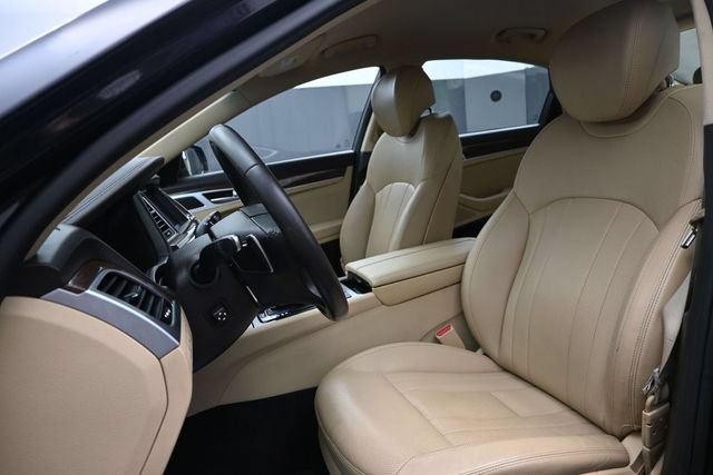 Used 2019 Genesis G80 3.8 RWD image 9