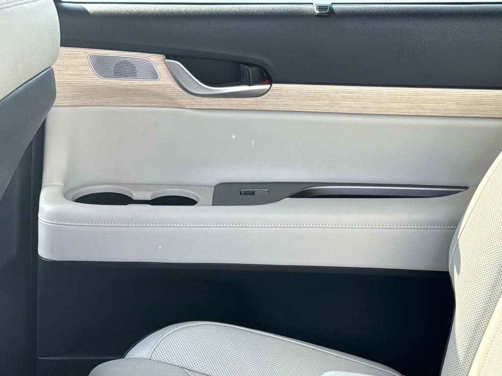 Used 2024 Hyundai Palisade Limited image 16