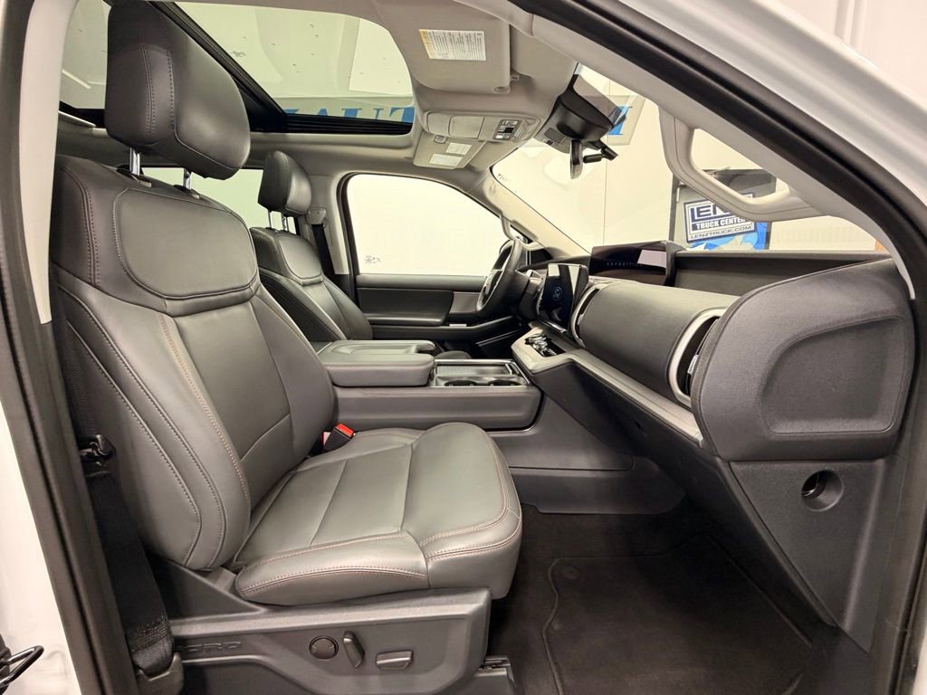 Used 2025 Ford Expedition Active image 18